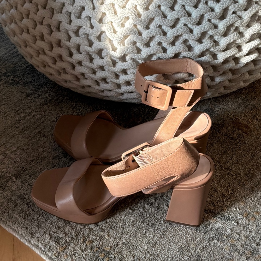 Elegant Tan Women's Sandals